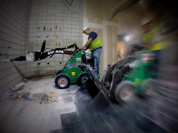 The SHERPA 100 ECO is just as powerful as a combustion engine model and is particularly suitable for indoor construction and demolition work.